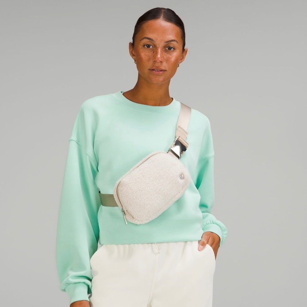 NWT* lululemon everywhere fleece belt bag